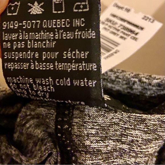 🆕Women’s plus grey leggings with pockets size 3X - Picture 13 of 13